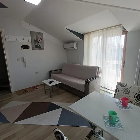 Zeytin Apart, 10 * Eskiömerler