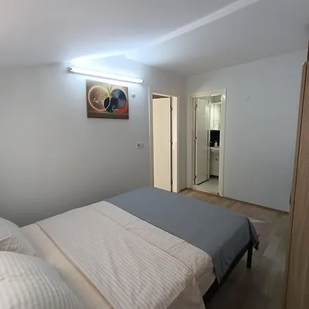 Apartman Zeytin Apart, 10 Eskiömerler