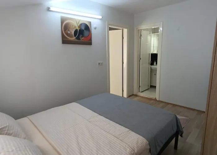 Zeytin Apart, 10 公寓 Eskiomerler